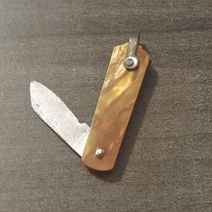 Knife pendant